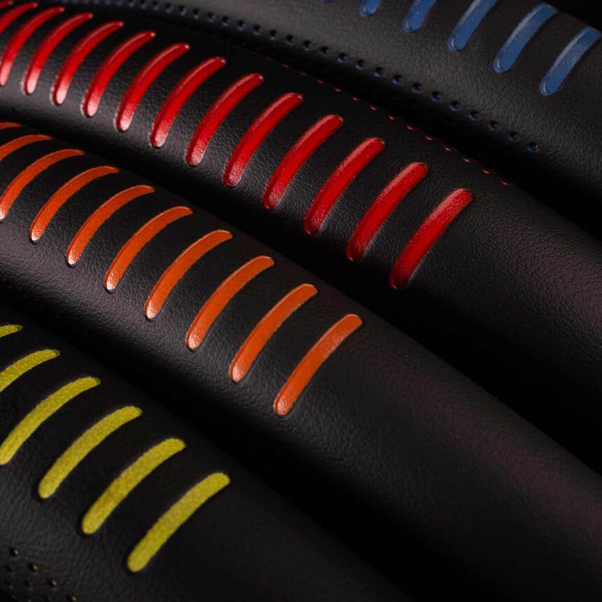 Кожаная оплётка на руль Car Performance с контрастным рисунком CP-2033 BK/RD (XXL)