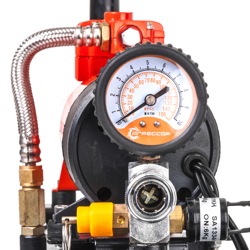 Компрессор "АГРЕССОР" (35 л./мин.) c ресивером 6 литров AGR-6LT